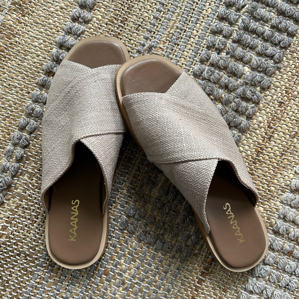 Kaanas Slides Sandals 6